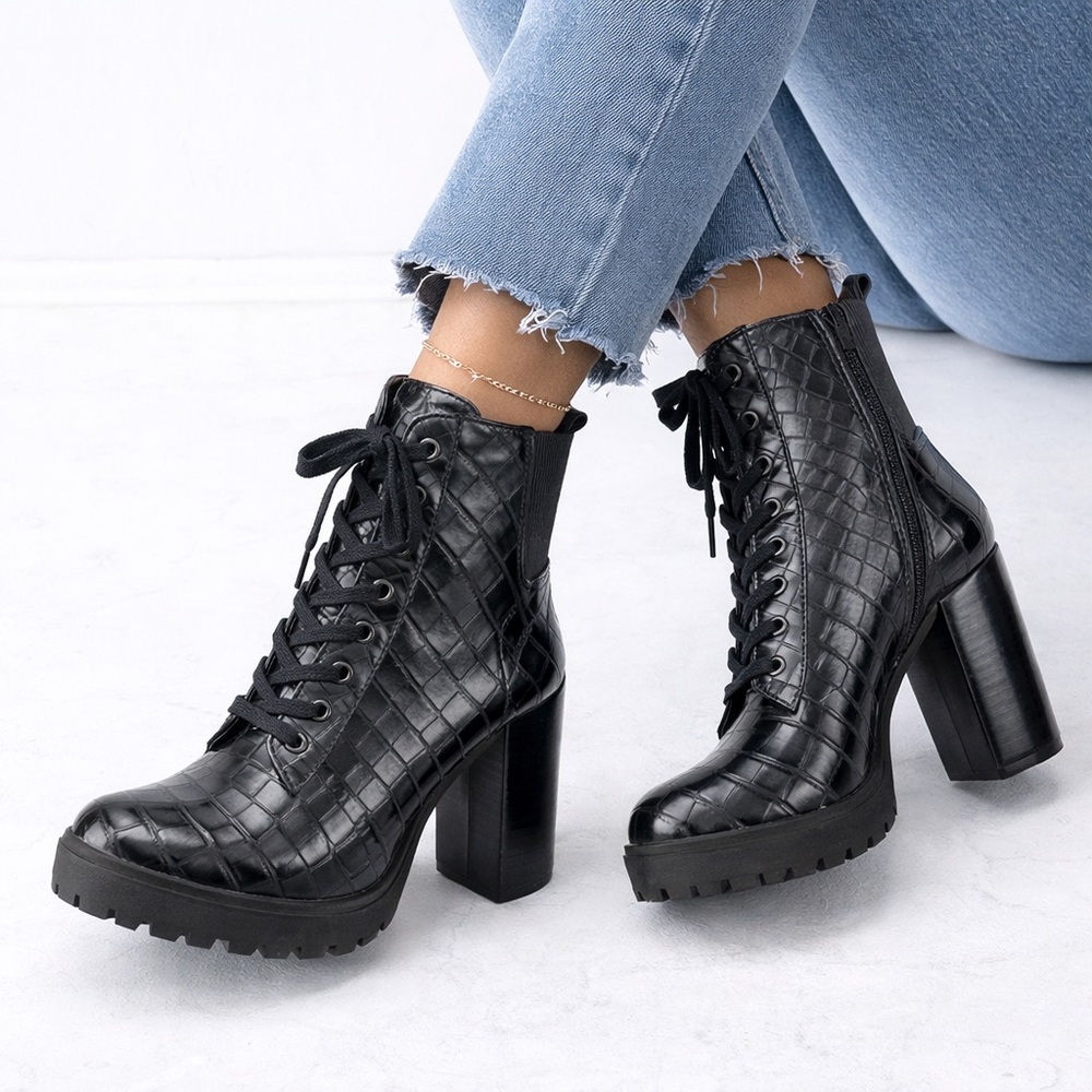 Steve Madden Black Leather Crocodile Booties